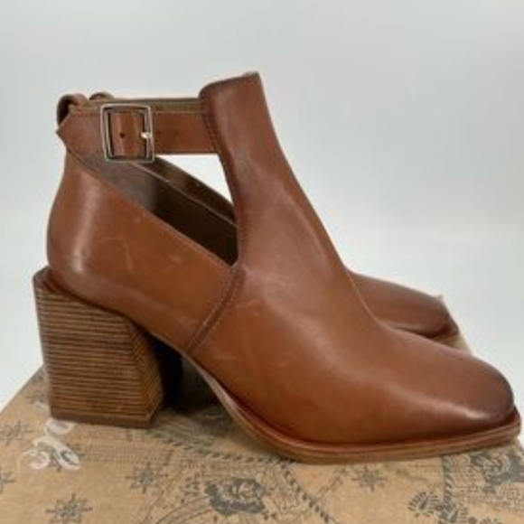 FREE PEOPLE* Brady shoe bootie ankle boot leather block heel buckle detail sz 39 - Picture 4 of 17